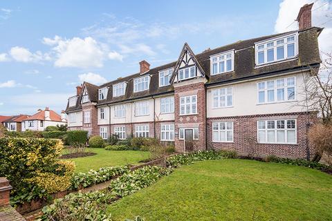 Portsmouth Road, Surbiton KT6 2 bed flat for sale