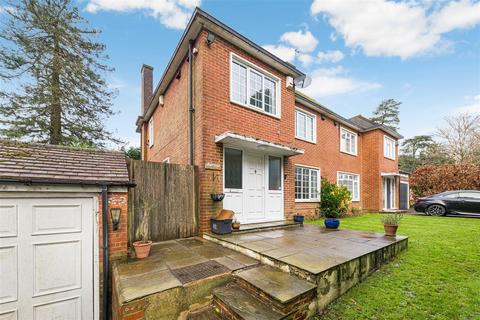 Dorking Road, Tadworth KT20 3 bed semi