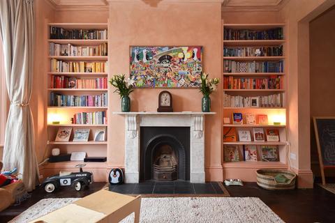 5 bedroom semi-detached house for sale