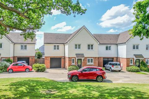 Available With No Onward Chain In... 3 bed detached house for sale