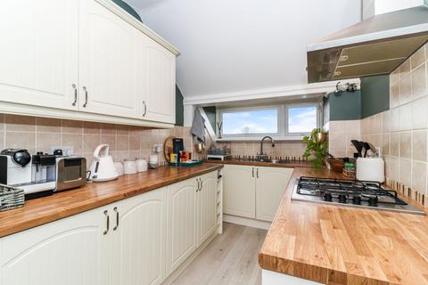 Langley Hill, Kings Langley, WD4 2 bed flat for sale