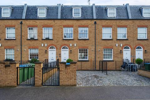 Trafalgar Grove, London 2 bed terraced house for sale