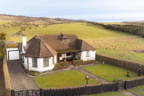 Ivinghoe, Buckinghamshire LU7 4 bed detached house for sale