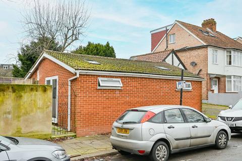Barlow Road, Acton, London, W3 Studio for sale