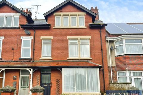 Station Avenue, Filey 6 bed terraced house for sale