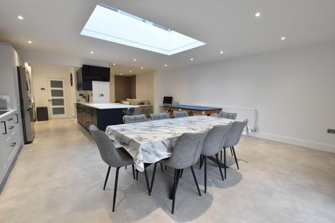 Burringham Road, Scunthorpe 3 bed semi