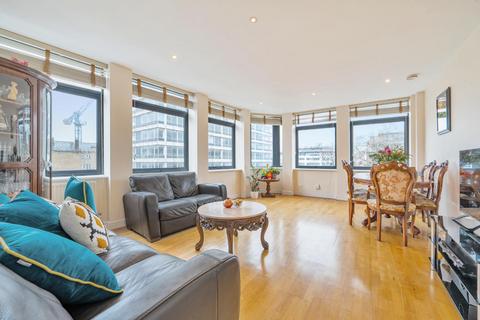 Red Lion Square, Holborn, London, WC1R 3 bed flat for sale