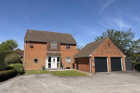 Main Road, Marchwood, SO40 4 bed detached house for sale