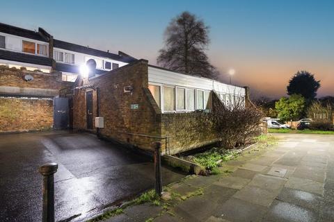 Woodvale Walk, London, SE27 1 bed flat for sale
