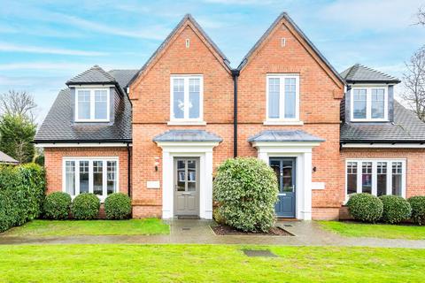 Flexlands Place, Chobham, WOKING, GU24 2 bed semi