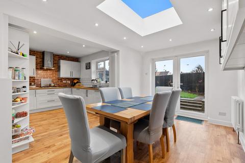 Queensway, Wellingborough, NN8 3 bed semi