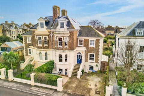5 bedroom semi-detached house for sale