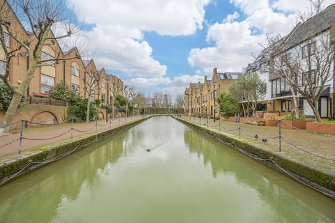 Waterman Way, Wapping, London, E1W 1 bed flat for sale