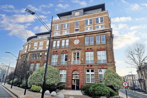 Cadogan Road, London SE18 1 bed flat for sale