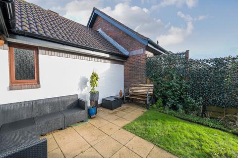 Willow Walk, Surrey RH1 2 bed bungalow for sale