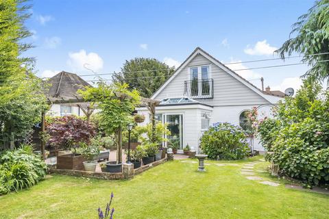 Cross Way, Havant PO9 3 bed detached bungalow for sale