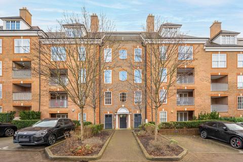 Ashridge Close, Finchley, London, N3 2 bed flat for sale