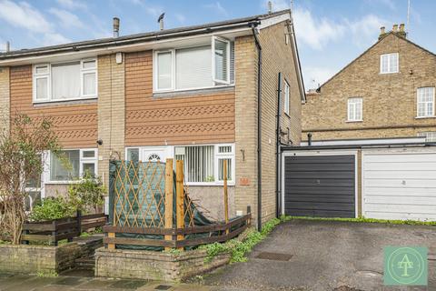 Hillside Grove, London, N14 2 bed end of terrace house for sale