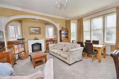 Dittons Road, Eastbourne 2 bed flat for sale