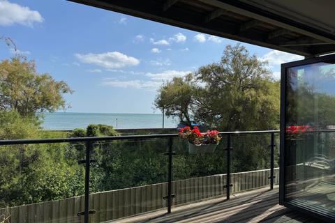 Court Road, Hythe CT21 2 bed apartment for sale
