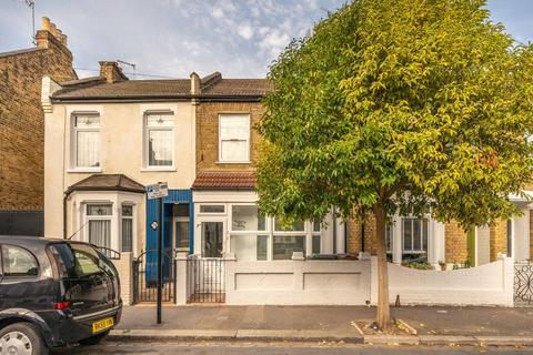Pearcroft Road, Leyton, London, E11 1 bed flat for sale