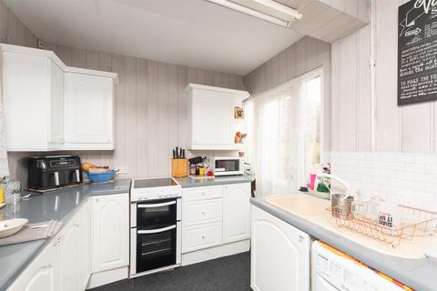 Nelson Road, Northfleet, Gravesend, Kent 2 bed terraced house for sale