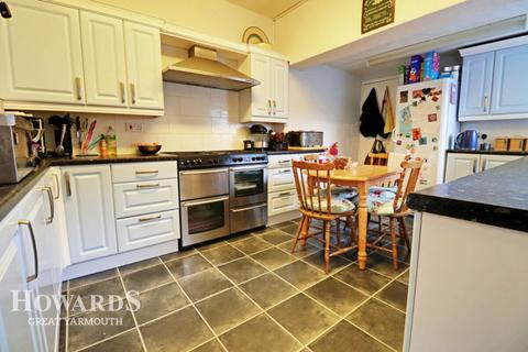 North Denes Road, Great Yarmouth 9 bed terraced house for sale
