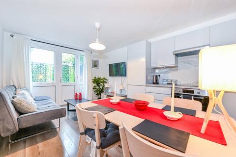 Fernhead Road, Queen's Park, London, W9 2 bed flat for sale