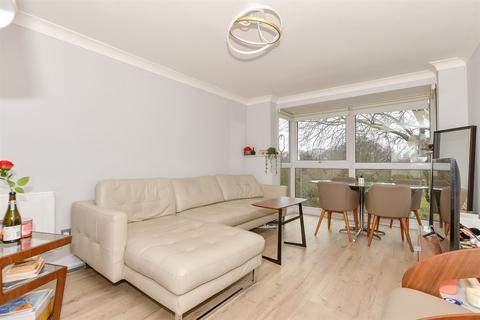 Hollybush Hill, Wanstead 2 bed apartment for sale