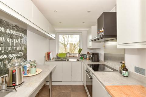 Hollybush Hill, Wanstead 2 bed apartment for sale