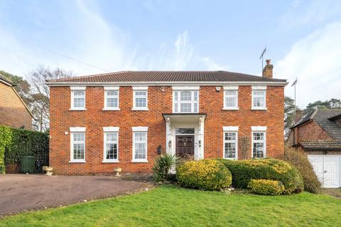 Hillcrest Road, Surrey GU15 4 bed detached house for sale