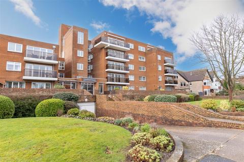 Grand Avenue, Worthing 2 bed flat for sale