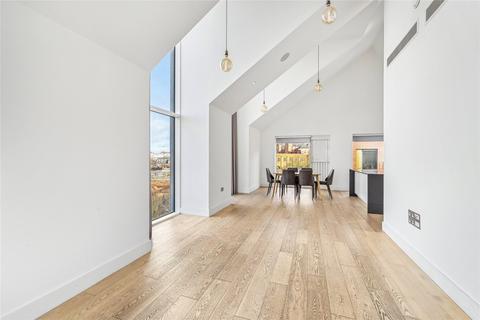 Central Avenue, Fulham, London, SW6 4 bed apartment for sale