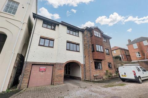 Lind Place, Ryde, PO33 2NT 2 bed apartment for sale