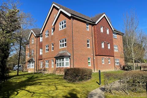 Marine Court, Hythe 2 bed apartment for sale