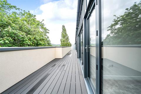 Bath Road, Gloucestershire GL53 2 bed penthouse for sale