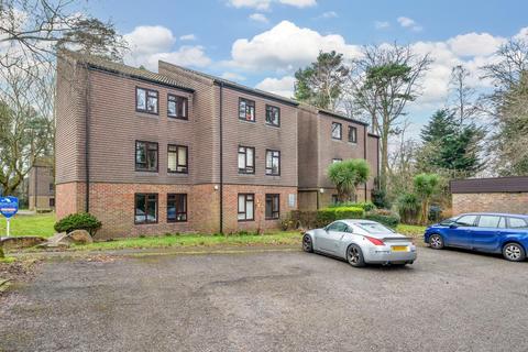 Dawsmere Close, Camberley GU15 2 bed apartment for sale