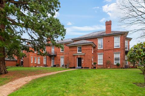 Glanville Way, Epsom 2 bed flat for sale