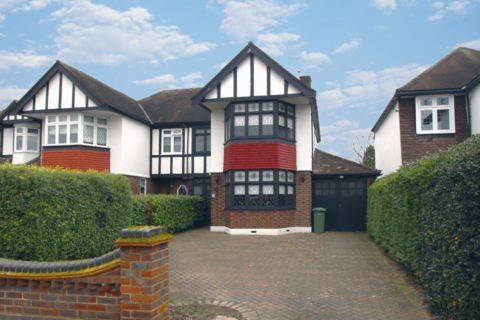 Stewart Avenue, Upminster RM14 3 bed semi
