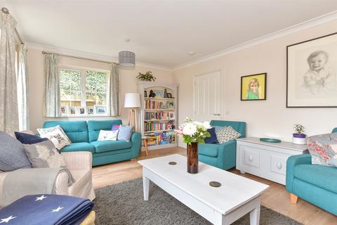 Finch Close, Faversham, Kent 5 bed end of terrace house for sale