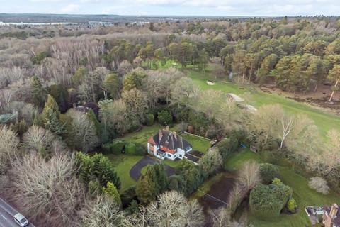 Byfleet Road, Cobham, Surrey, KT11 6 bed detached house for sale