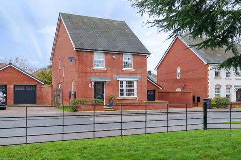 Weald Way, Petersfield, GU31 4 bed detached house for sale