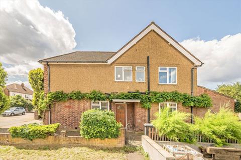 Cumberland Drive, Chessington KT9 3 bed detached house for sale