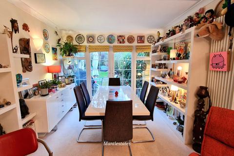 Cranbrook Road, East Barnet EN4 3 bed semi