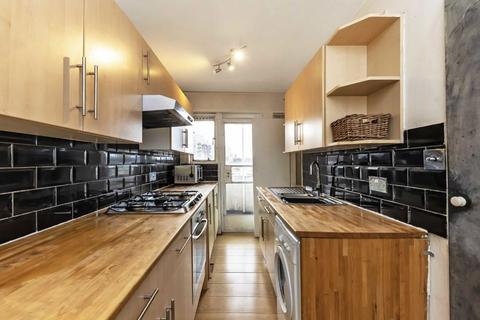 Fairfield Street, London SW18 2 bed flat for sale