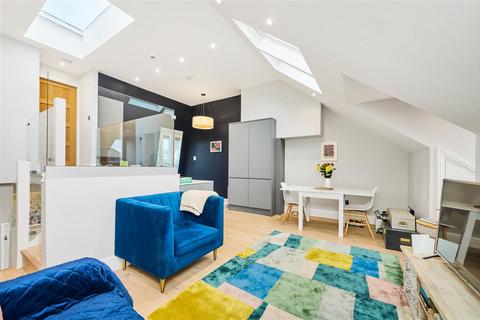 Gosberton Road, SW12 2 bed flat for sale