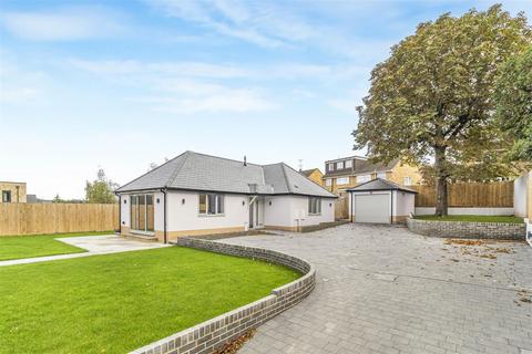 Peaslands Road, Saffron Walden CB11 2 bed detached bungalow for sale