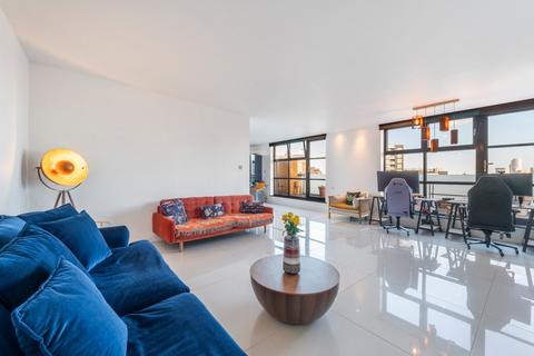 Carmine Wharf, 30 Copenhagen Place... 2 bed flat for sale