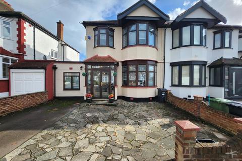 Lakeside Avenue, Redbridge 3 bed semi