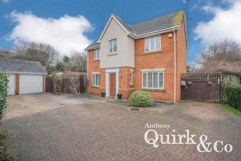 Magnolia Close, Canvey Island, SS8 4 bed detached house for sale